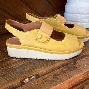 L’Amour Des Pieds Size 10 Wedge